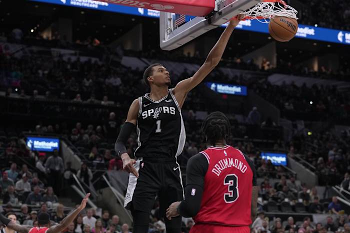 Spurs center Victor Wembanyama dunks in front of Chicago Bulls center Andre Drummond (3) in the second half at the Frost Bank Center.